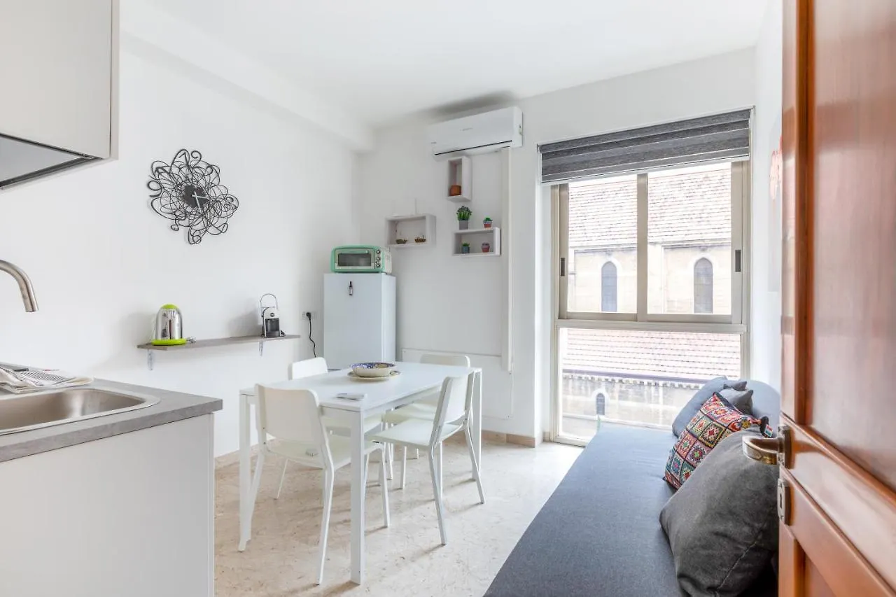 Teatro Politeama And Teatro Massimo Cozy Apartment Palermo Italy